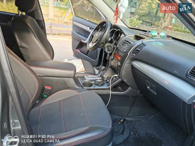 Серый Киа Соренто, объемом двигателя 2.4 л и пробегом 277 тыс. км за 11300 $, фото 27 на Automoto.ua