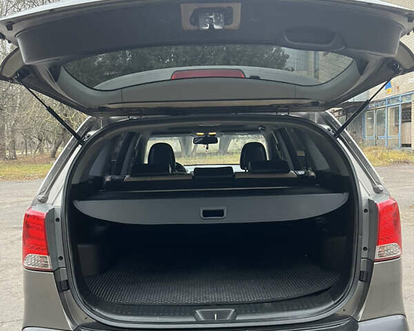 Серый Киа Соренто, объемом двигателя 2.2 л и пробегом 193 тыс. км за 12850 $, фото 15 на Automoto.ua