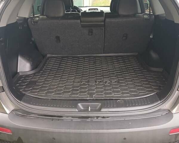 Сірий Кіа Соренто, об'ємом двигуна 2.36 л та пробігом 257 тис. км за 10200 $, фото 13 на Automoto.ua