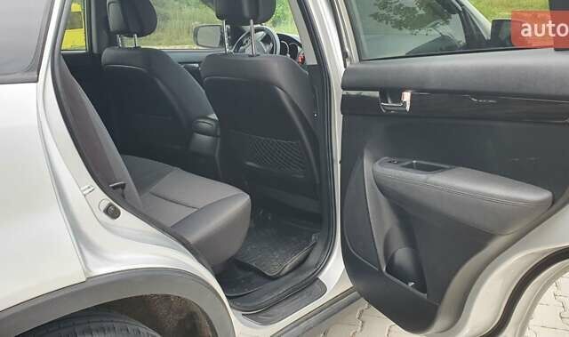 Серый Киа Соренто, объемом двигателя 2.36 л и пробегом 218 тыс. км за 12900 $, фото 21 на Automoto.ua