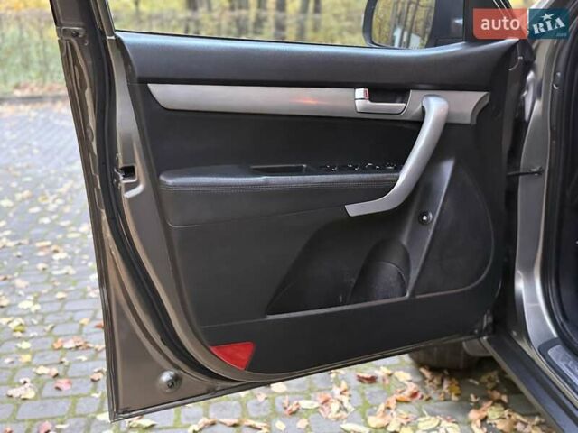 Серый Киа Соренто, объемом двигателя 2.2 л и пробегом 280 тыс. км за 12300 $, фото 43 на Automoto.ua