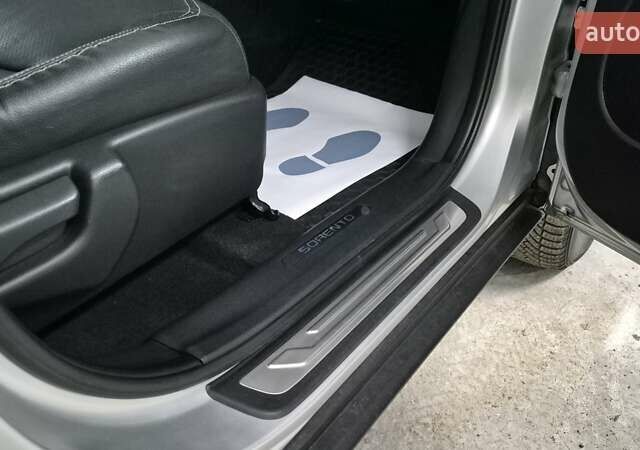 Сірий Кіа Соренто, об'ємом двигуна 2.2 л та пробігом 225 тис. км за 13450 $, фото 26 на Automoto.ua