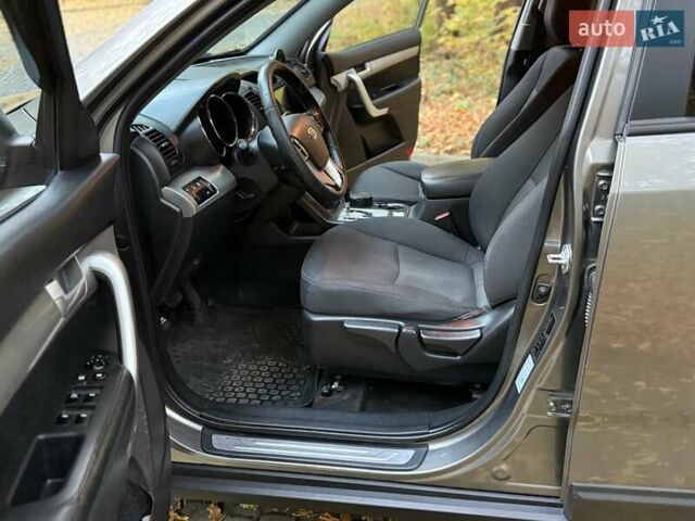 Серый Киа Соренто, объемом двигателя 2.2 л и пробегом 280 тыс. км за 12300 $, фото 47 на Automoto.ua