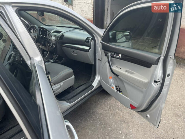 Серый Киа Соренто, объемом двигателя 2.36 л и пробегом 220 тыс. км за 10000 $, фото 24 на Automoto.ua