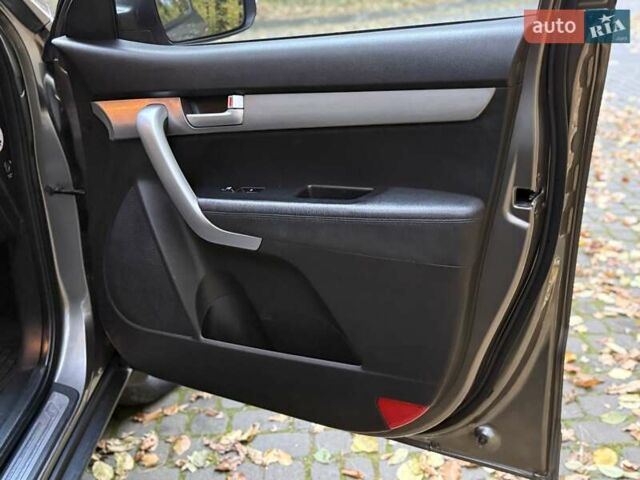 Серый Киа Соренто, объемом двигателя 2.2 л и пробегом 280 тыс. км за 12300 $, фото 42 на Automoto.ua