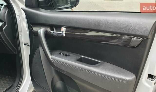 Серый Киа Соренто, объемом двигателя 2.36 л и пробегом 218 тыс. км за 12900 $, фото 17 на Automoto.ua