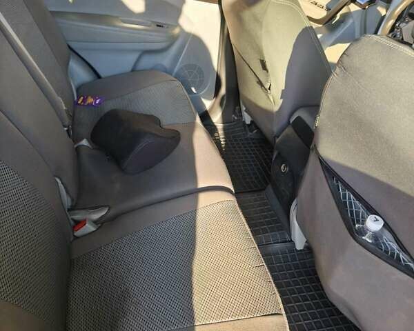 Серый Киа Соренто, объемом двигателя 3.47 л и пробегом 185 тыс. км за 11850 $, фото 12 на Automoto.ua