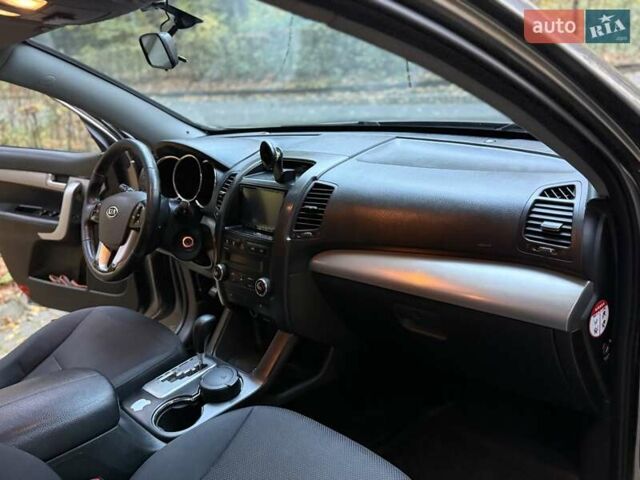 Серый Киа Соренто, объемом двигателя 2.2 л и пробегом 280 тыс. км за 12300 $, фото 51 на Automoto.ua