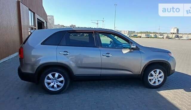Серый Киа Соренто, объемом двигателя 2.36 л и пробегом 225 тыс. км за 9500 $, фото 2 на Automoto.ua