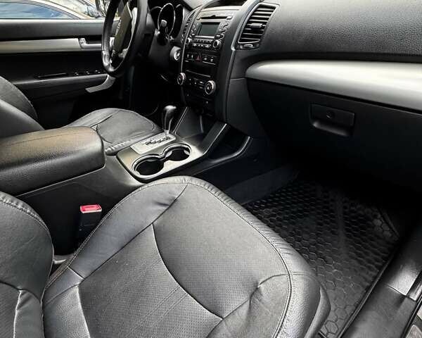 Сірий Кіа Соренто, об'ємом двигуна 2.19 л та пробігом 159 тис. км за 14990 $, фото 13 на Automoto.ua