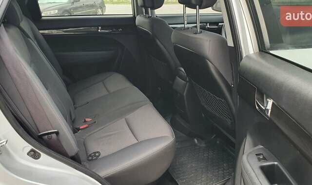 Серый Киа Соренто, объемом двигателя 2.36 л и пробегом 218 тыс. км за 12900 $, фото 22 на Automoto.ua