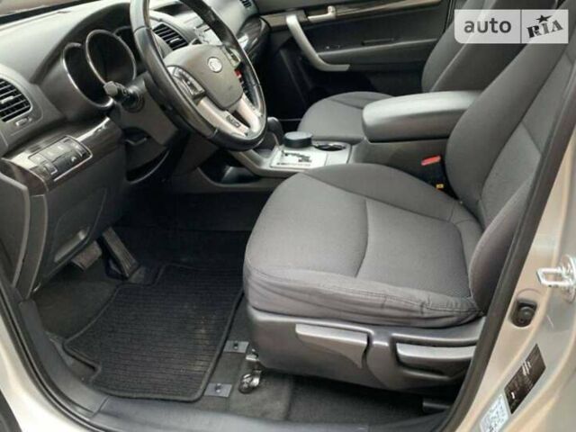 Серый Киа Соренто, объемом двигателя 2.2 л и пробегом 229 тыс. км за 13000 $, фото 17 на Automoto.ua