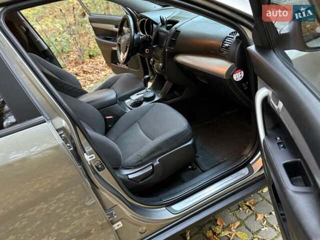 Серый Киа Соренто, объемом двигателя 2.2 л и пробегом 280 тыс. км за 12300 $, фото 59 на Automoto.ua