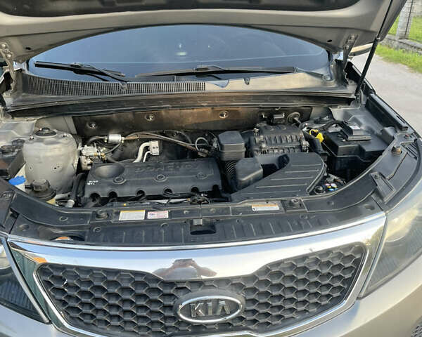 Серый Киа Соренто, объемом двигателя 2.36 л и пробегом 311 тыс. км за 9900 $, фото 15 на Automoto.ua