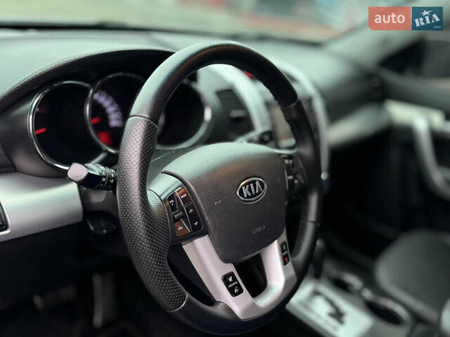 Серый Киа Соренто, объемом двигателя 2.2 л и пробегом 194 тыс. км за 12900 $, фото 28 на Automoto.ua