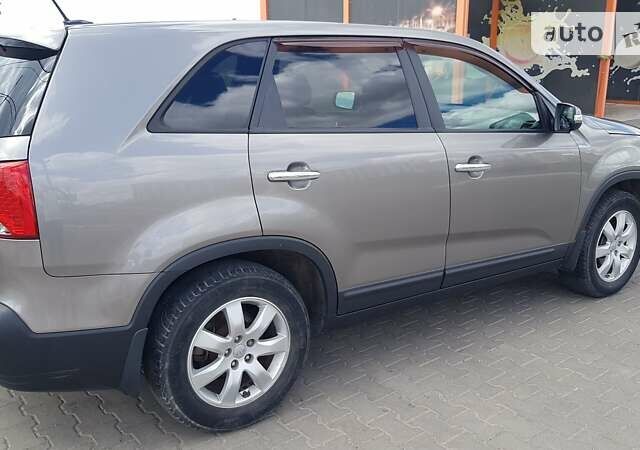 Серый Киа Соренто, объемом двигателя 2.36 л и пробегом 225 тыс. км за 9500 $, фото 16 на Automoto.ua