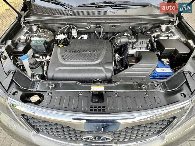 Сірий Кіа Соренто, об'ємом двигуна 2.2 л та пробігом 122 тис. км за 13999 $, фото 45 на Automoto.ua
