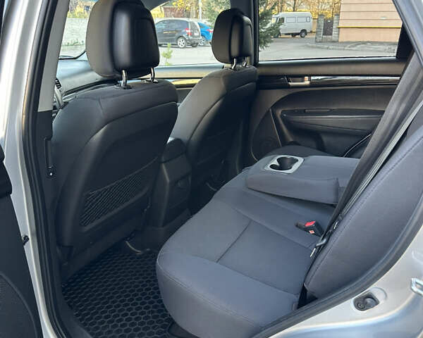 Серый Киа Соренто, объемом двигателя 2.2 л и пробегом 240 тыс. км за 12950 $, фото 31 на Automoto.ua