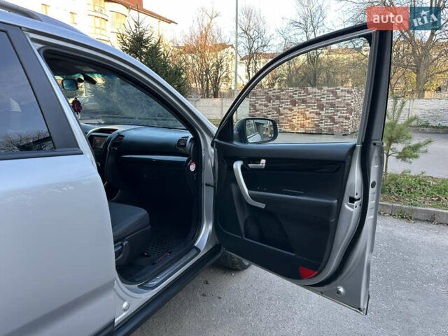 Серый Киа Соренто, объемом двигателя 2.2 л и пробегом 240 тыс. км за 12950 $, фото 23 на Automoto.ua