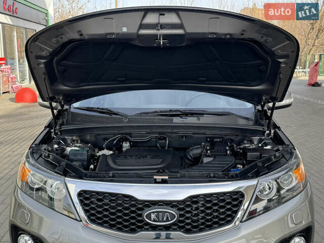 Сірий Кіа Соренто, об'ємом двигуна 2.2 л та пробігом 122 тис. км за 13999 $, фото 44 на Automoto.ua