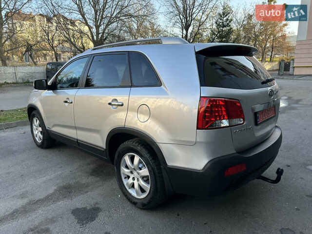 Серый Киа Соренто, объемом двигателя 2.2 л и пробегом 240 тыс. км за 12950 $, фото 2 на Automoto.ua