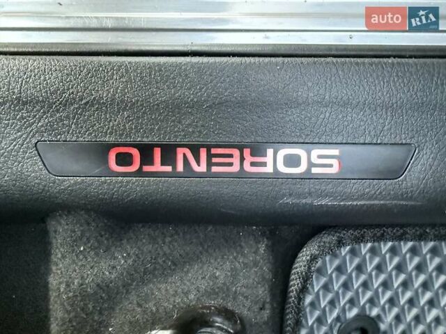 Сірий Кіа Соренто, об'ємом двигуна 2.36 л та пробігом 240 тис. км за 11800 $, фото 58 на Automoto.ua