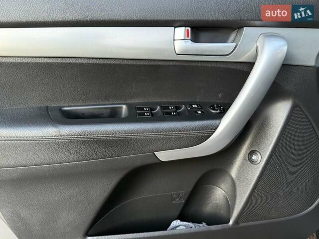 Сірий Кіа Соренто, об'ємом двигуна 2.36 л та пробігом 240 тис. км за 11800 $, фото 46 на Automoto.ua