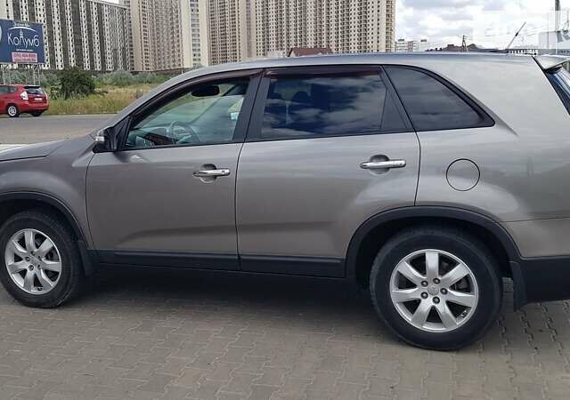 Серый Киа Соренто, объемом двигателя 2.36 л и пробегом 225 тыс. км за 9500 $, фото 17 на Automoto.ua