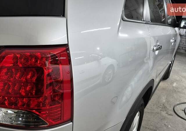 Сірий Кіа Соренто, об'ємом двигуна 2.2 л та пробігом 225 тис. км за 13450 $, фото 9 на Automoto.ua