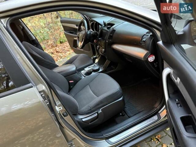 Серый Киа Соренто, объемом двигателя 2.2 л и пробегом 280 тыс. км за 12300 $, фото 60 на Automoto.ua