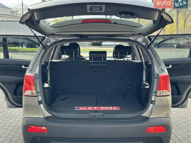 Сірий Кіа Соренто, об'ємом двигуна 2.2 л та пробігом 122 тис. км за 13999 $, фото 26 на Automoto.ua