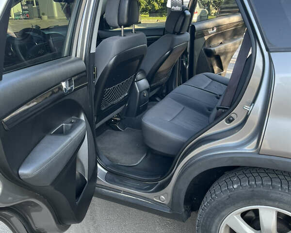 Серый Киа Соренто, объемом двигателя 2.36 л и пробегом 311 тыс. км за 9900 $, фото 10 на Automoto.ua