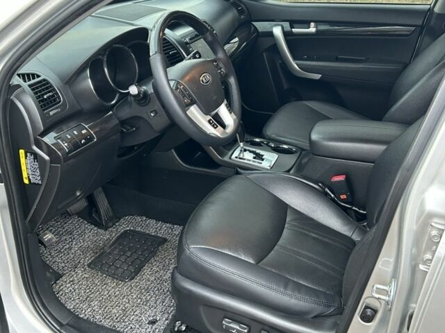 Сірий Кіа Соренто, об'ємом двигуна 2.2 л та пробігом 175 тис. км за 15000 $, фото 12 на Automoto.ua