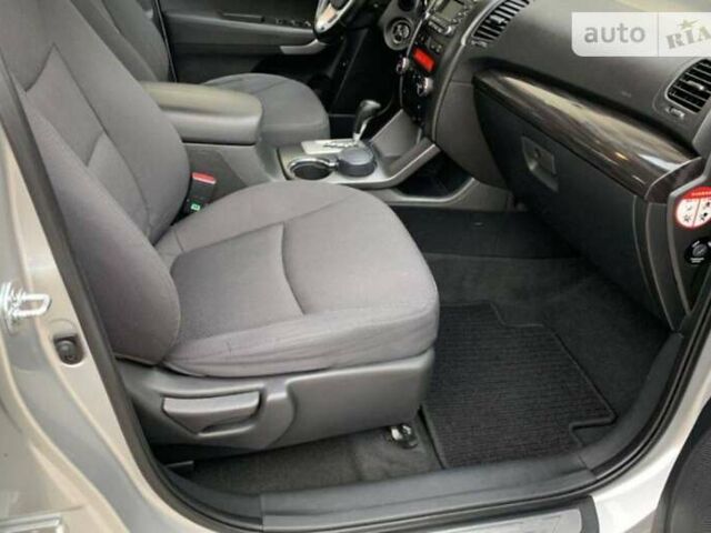 Серый Киа Соренто, объемом двигателя 2.2 л и пробегом 229 тыс. км за 13000 $, фото 12 на Automoto.ua