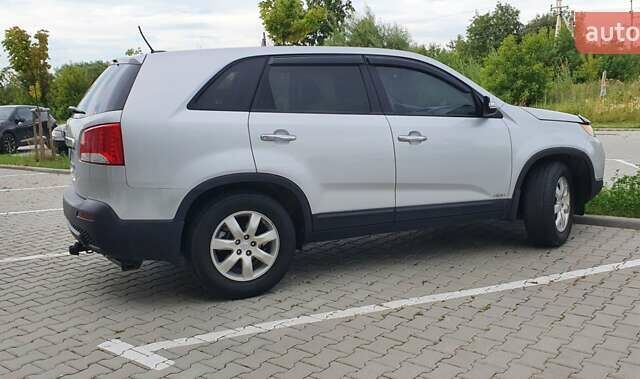 Серый Киа Соренто, объемом двигателя 2.36 л и пробегом 218 тыс. км за 12900 $, фото 4 на Automoto.ua