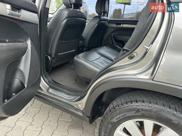 Серый Киа Соренто, объемом двигателя 2.2 л и пробегом 232 тыс. км за 12800 $, фото 59 на Automoto.ua