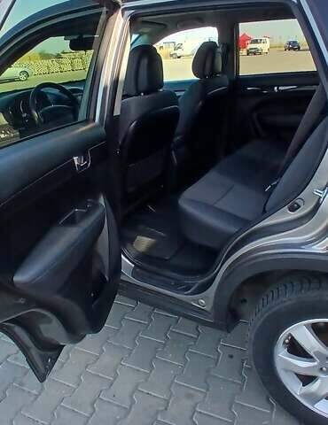 Серый Киа Соренто, объемом двигателя 2.36 л и пробегом 225 тыс. км за 9500 $, фото 10 на Automoto.ua