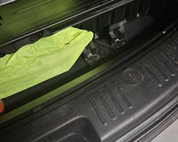 Сірий Кіа Соренто, об'ємом двигуна 2.4 л та пробігом 215 тис. км за 10500 $, фото 24 на Automoto.ua