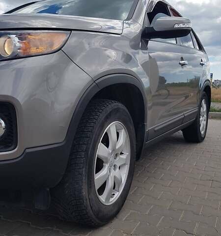 Серый Киа Соренто, объемом двигателя 2.36 л и пробегом 225 тыс. км за 9500 $, фото 15 на Automoto.ua