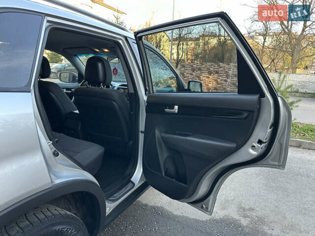 Серый Киа Соренто, объемом двигателя 2.2 л и пробегом 240 тыс. км за 12950 $, фото 27 на Automoto.ua