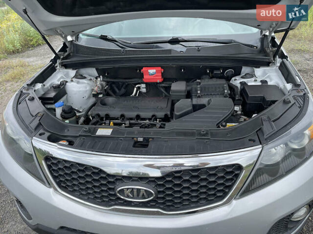 Серый Киа Соренто, объемом двигателя 2.36 л и пробегом 220 тыс. км за 10000 $, фото 11 на Automoto.ua