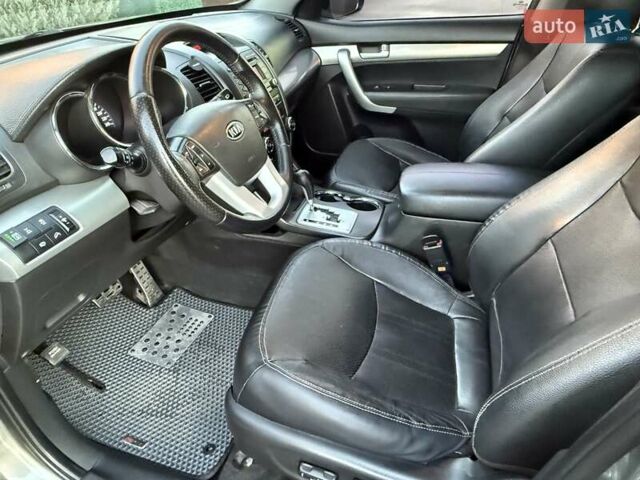 Сірий Кіа Соренто, об'ємом двигуна 2.36 л та пробігом 240 тис. км за 11800 $, фото 38 на Automoto.ua