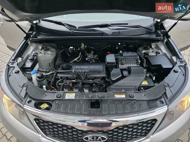 Сірий Кіа Соренто, об'ємом двигуна 2.4 л та пробігом 233 тис. км за 9999 $, фото 23 на Automoto.ua