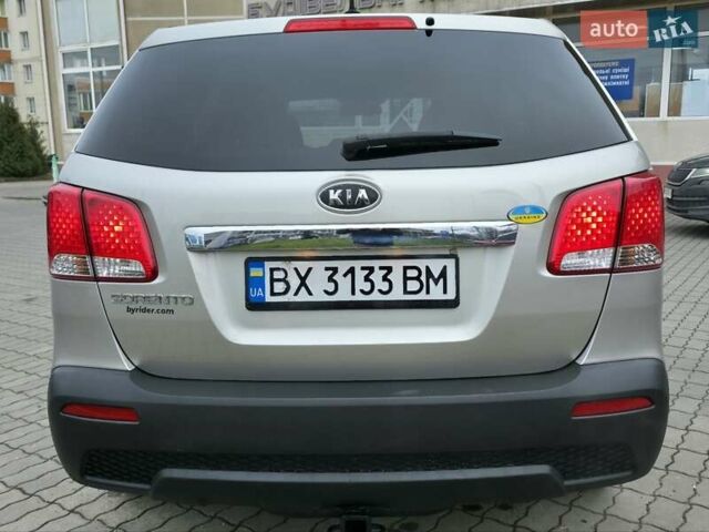 Сірий Кіа Соренто, об'ємом двигуна 2.4 л та пробігом 233 тис. км за 9999 $, фото 12 на Automoto.ua