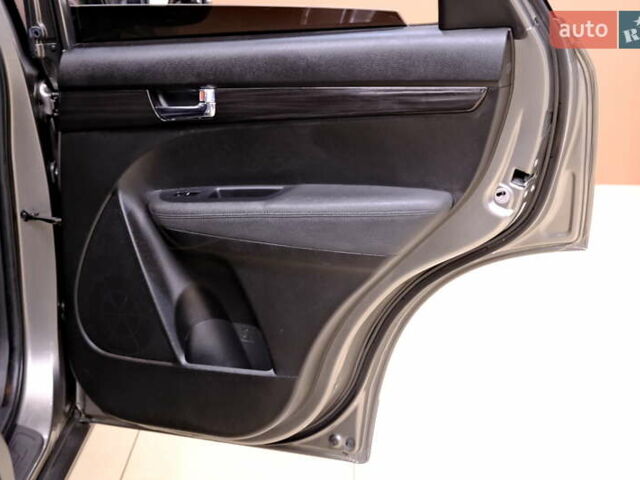 Серый Киа Соренто, объемом двигателя 2.4 л и пробегом 180 тыс. км за 11900 $, фото 35 на Automoto.ua