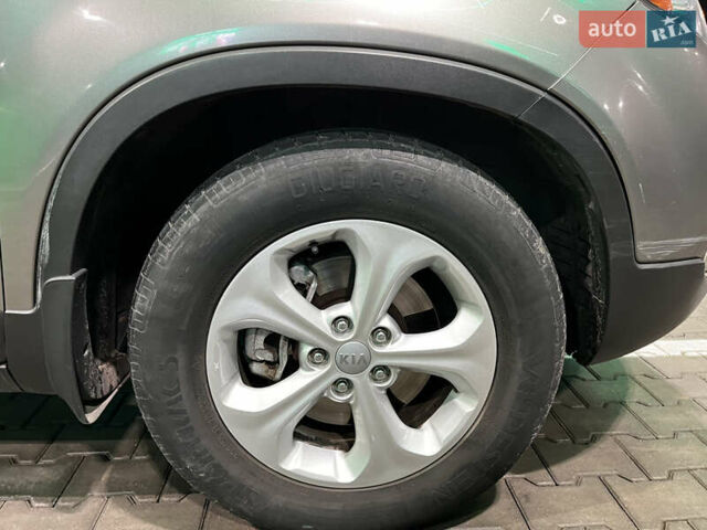 Серый Киа Соренто, объемом двигателя 2.2 л и пробегом 193 тыс. км за 12500 $, фото 26 на Automoto.ua