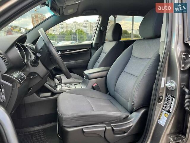 Серый Киа Соренто, объемом двигателя 2.36 л и пробегом 209 тыс. км за 11490 $, фото 8 на Automoto.ua
