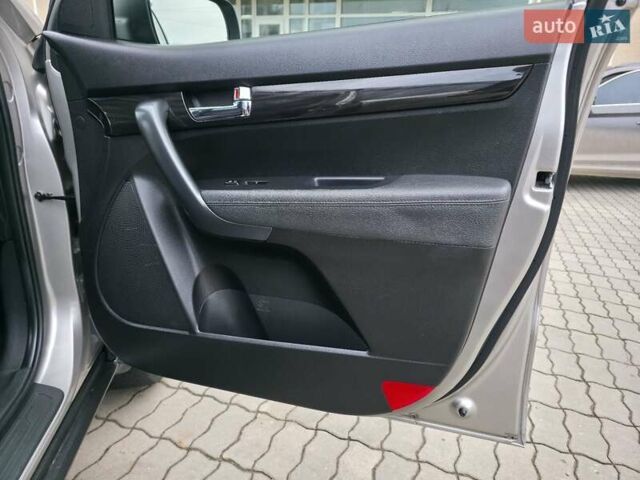 Сірий Кіа Соренто, об'ємом двигуна 2.4 л та пробігом 233 тис. км за 9999 $, фото 58 на Automoto.ua