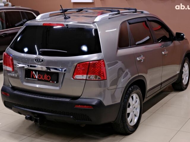 Сірий Кіа Соренто, об'ємом двигуна 2.4 л та пробігом 180 тис. км за 11900 $, фото 4 на Automoto.ua