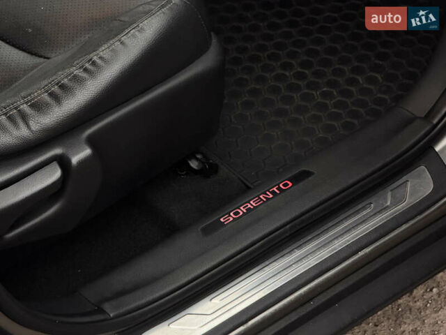 Серый Киа Соренто, объемом двигателя 2 л и пробегом 254 тыс. км за 14400 $, фото 48 на Automoto.ua